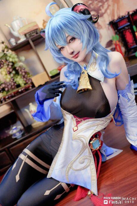 Machi馬吉甘雨COS:原神静谧光影间尽显千年契约的温柔 Machi馬吉甘雨COS:原神静谧光影间尽显千年契约的温柔